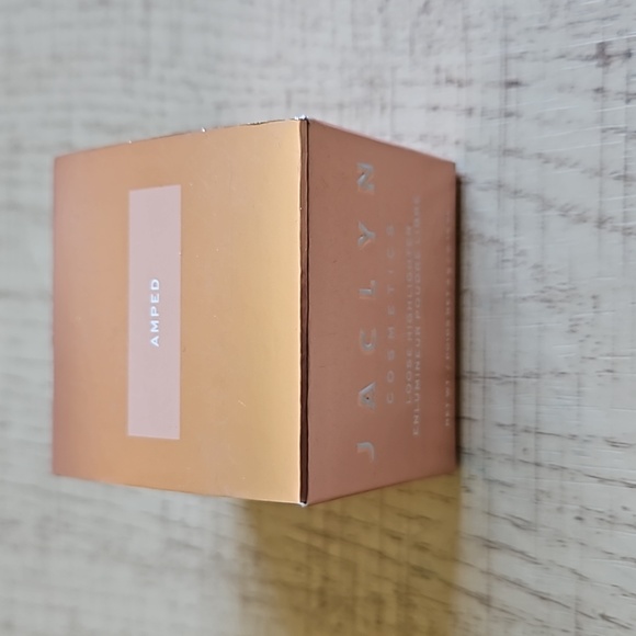Jaclyn Cosmetics Loose Highlighter in Amped - Picture 1 of 4